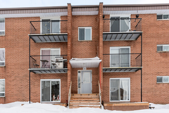 16 Du Charbonnier St in Lévis, QC - Building Photo - Building Photo