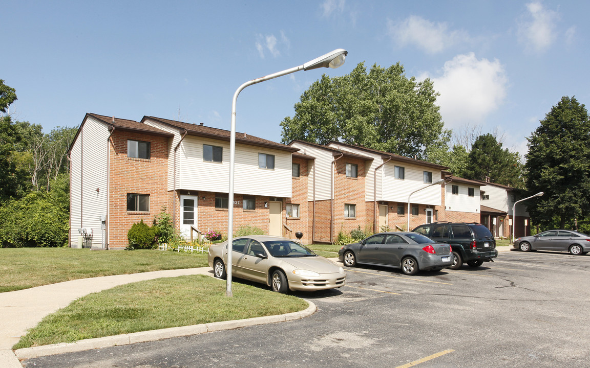 South Brook Villa in Lansing, MI - Building Photo