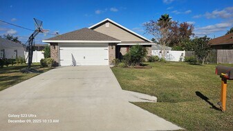 11 Birchtree Way in Palm Coast, FL - Building Photo