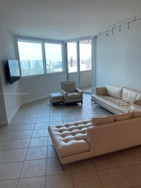 101 Collins Ave, Unit 704 in Miami Beach, FL - Building Photo - Building Photo