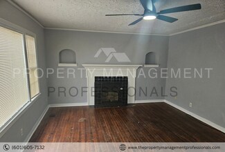 2871 Fairhill Dr in Jackson, MS - Building Photo - Building Photo