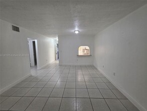 17255 SW 95th Ave in Palmetto Bay, FL - Building Photo - Building Photo