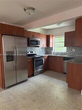 6473 SW 25th St in Miami, FL - Building Photo - Building Photo