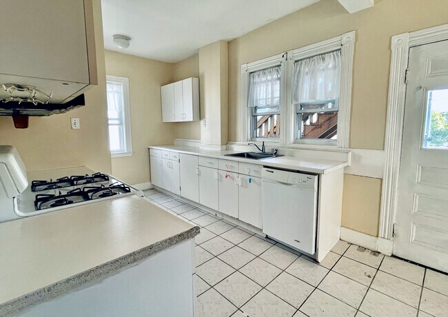 3 Washburn Ter, Unit 3 in Brookline, MA - Building Photo - Building Photo