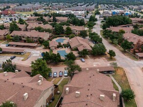 14427 N Pennsylvania Ave, Unit 24D in Oklahoma City, OK - Foto de edificio - Building Photo