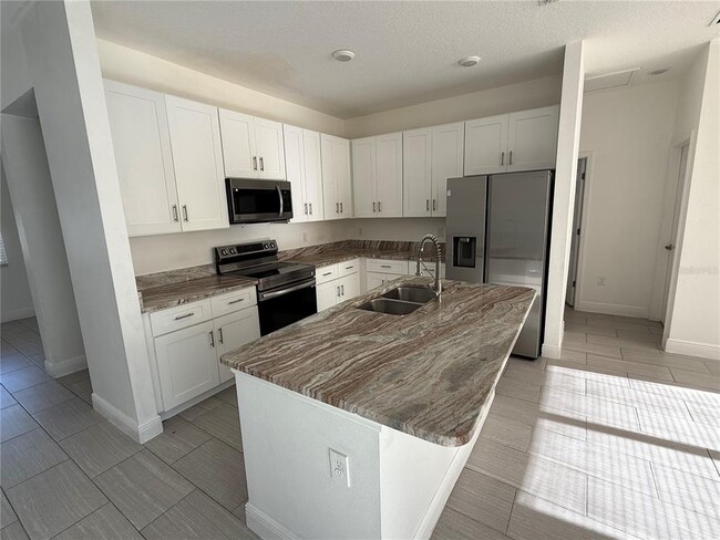 734 Hudson Valley Dr in Poinciana, FL - Building Photo - Building Photo