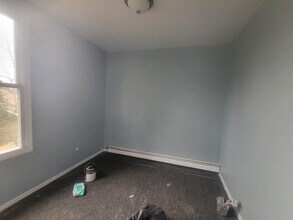 22 Loughlin Dr, Unit #2 Side Apartment in Shirley, NY - Building Photo - Building Photo