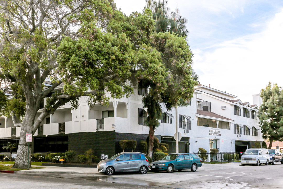 Park Townhome Apartments in Santa Ana, CA - Building Photo