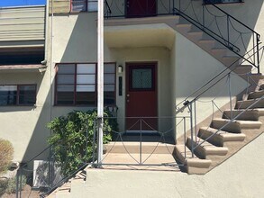 1014 1/2 Hyperion Ave, Unit 1014 12 Hyperion Ave. in Los Angeles, CA - Building Photo - Building Photo