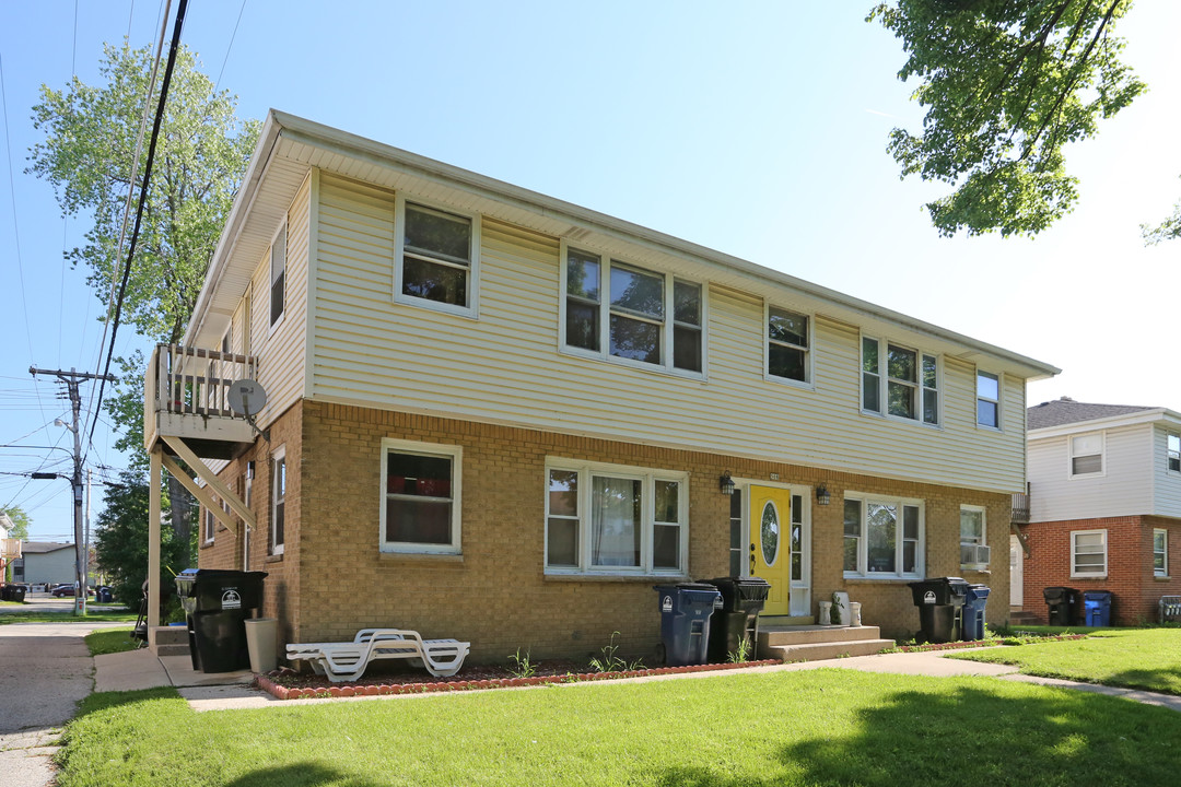 508 Greenfield Rd in Racine, WI - Foto de edificio