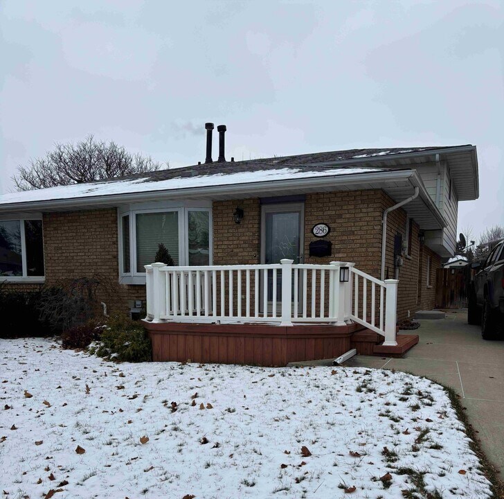286 Trudeau Dr in Sarnia, ON - Building Photo