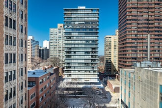 320 W Oakdale Ave in Chicago, IL - Building Photo - Building Photo