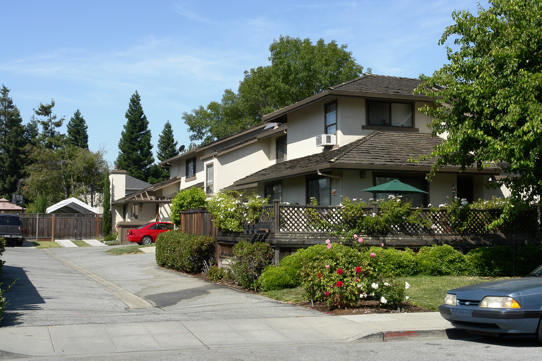 1210 Hawes St in Redwood City, CA - Foto de edificio