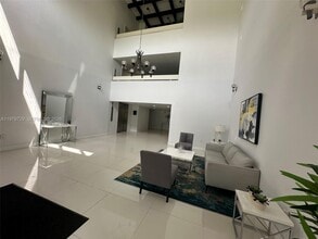 200 Lakeview Dr in Weston, FL - Building Photo - Building Photo