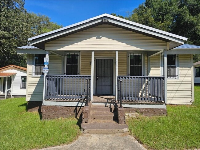 property at 3722 Piedmont Dr