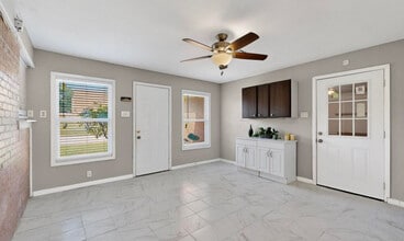 1900 Hilltop Dr in Garland, TX - Building Photo - Building Photo