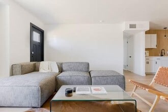 8447 E Vernon Ave in Scottsdale, AZ - Building Photo - Building Photo