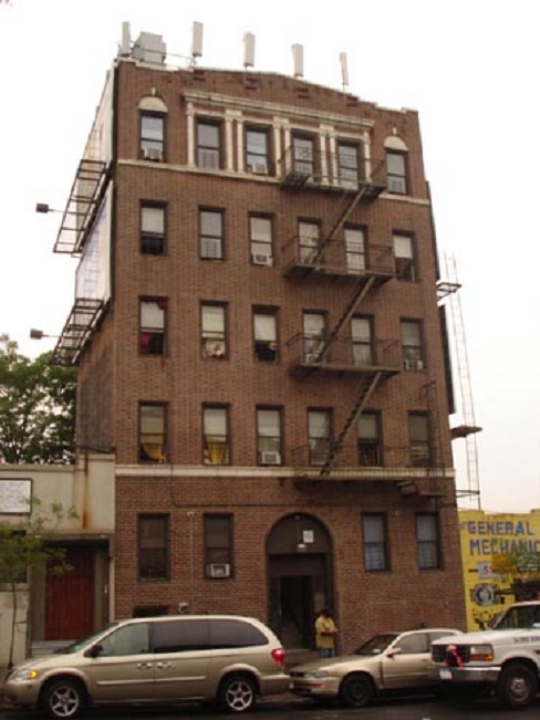 518 E 187th St in Bronx, NY - Building Photo