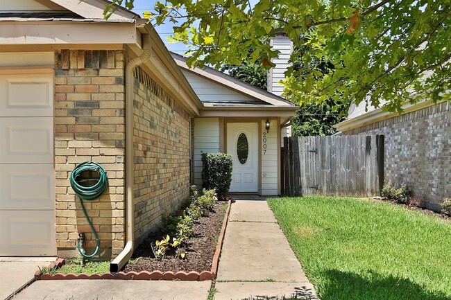 2007 Highland Hills Dr in Sugar Land, TX - Building Photo - Building Photo