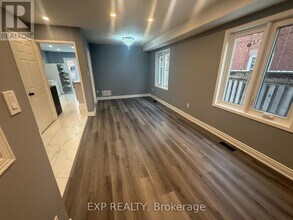 129 Lent Crescent in Brampton, ON - Building Photo - Building Photo