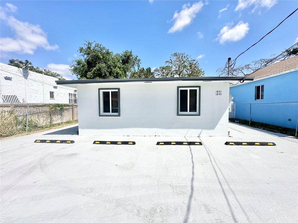 1841 NW 55th St in Miami, FL - Building Photo