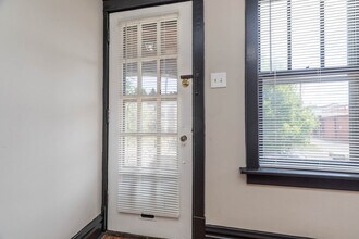 4214 Neosho St, Unit 1E in St. Louis, MO - Building Photo - Building Photo