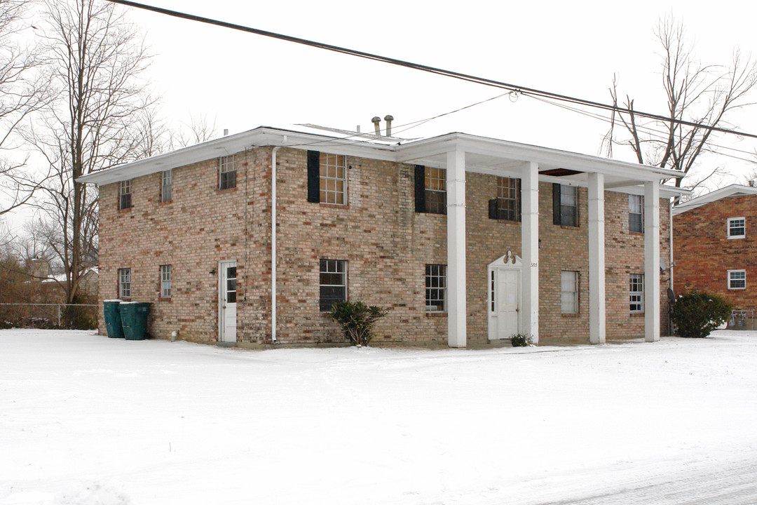 3203 Melody Acres Ln in Louisville, KY - Building Photo