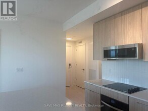 2501-2501 Saw Whet Blvd. in Oakville, ON - Building Photo - Building Photo