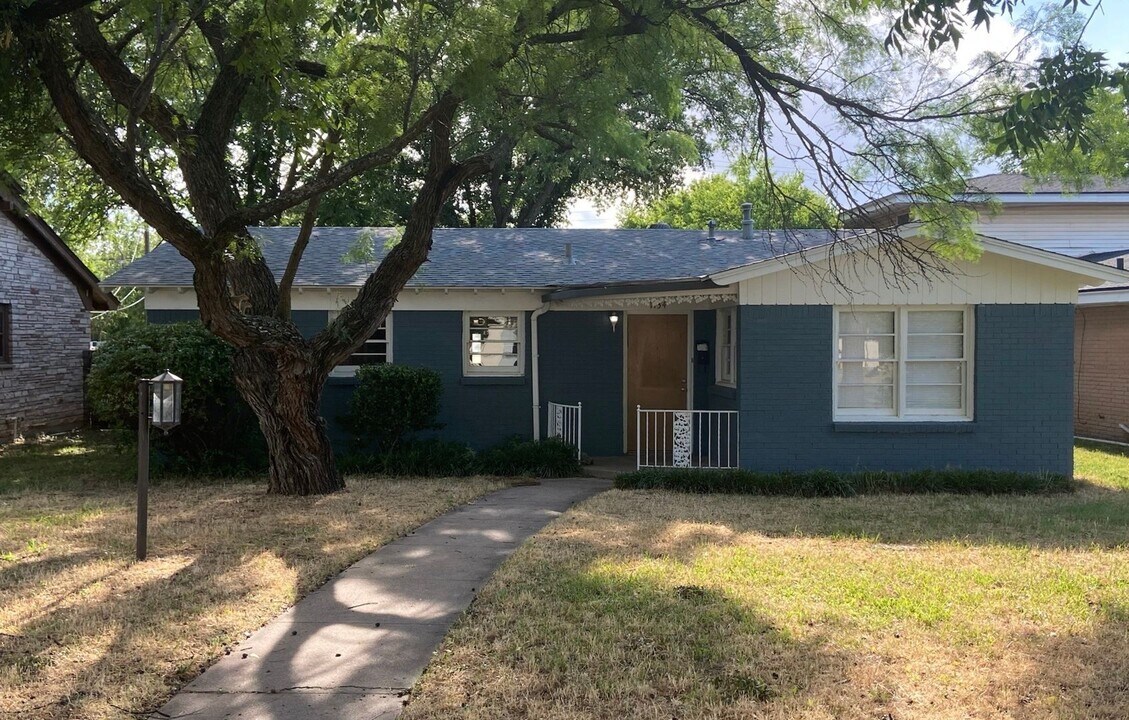 1134 W N Washington St in Abilene, TX - Building Photo