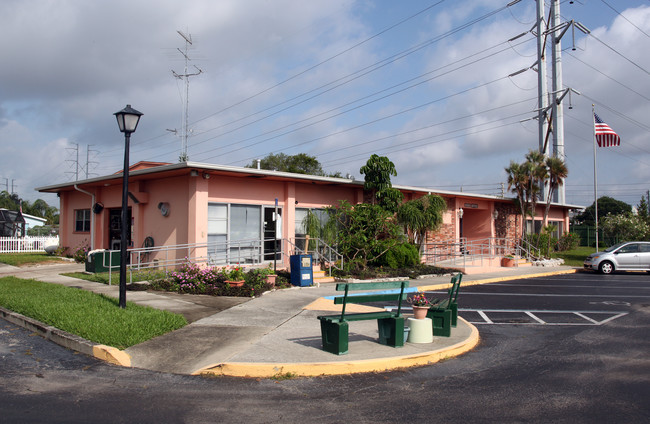 Tarpon Springs Manor Apartments in Tarpon Springs, FL - Building Photo - Building Photo