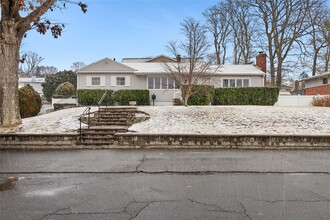 7 Baldwin Blvd in Bayville, NY - Foto de edificio - Building Photo
