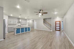 10242 Bridgeland Ln in Houston, TX - Building Photo