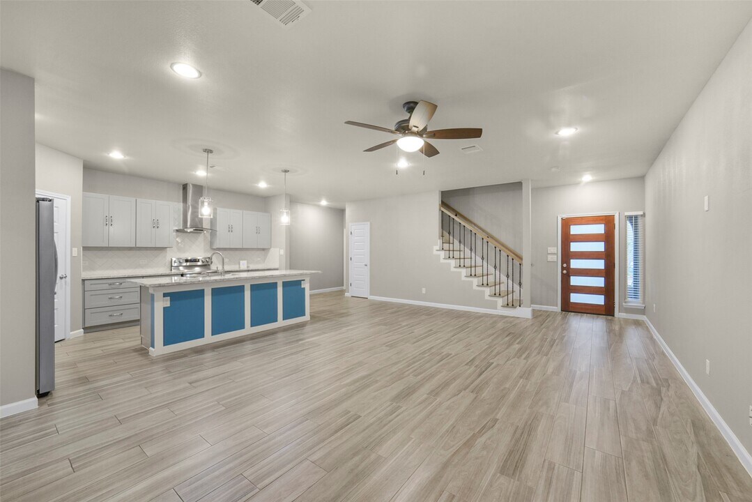 10242 Bridgeland Ln in Houston, TX - Building Photo