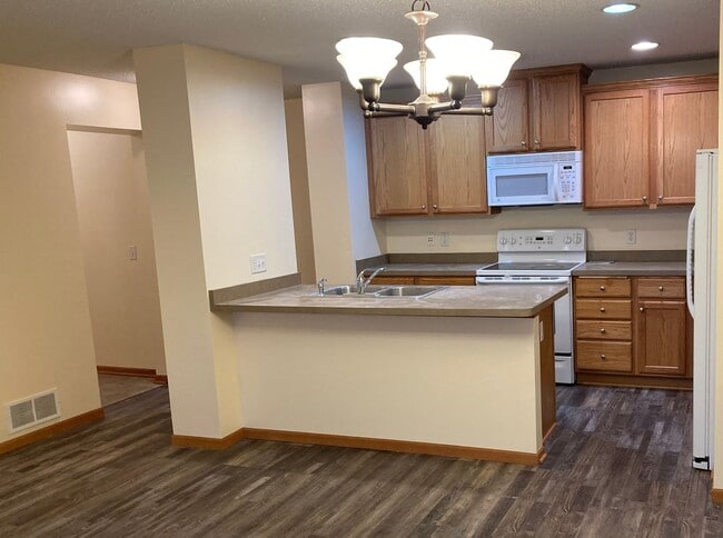 10824 Kingsfield Ln in Woodbury, MN - Building Photo - Building Photo