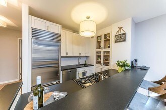 447 W 18th St-Unit -8C in New York, NY - Building Photo - Building Photo