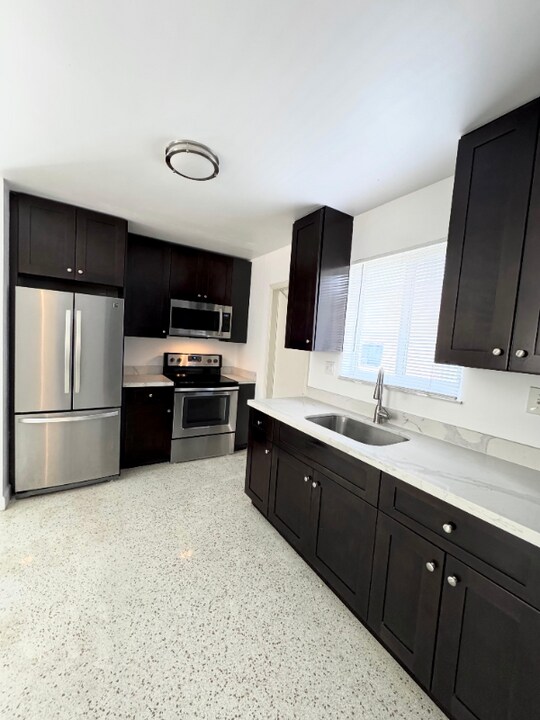 624 W 17th St in Hialeah, FL - Building Photo