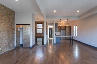 The Addison - 915 W Addison St in Chicago, IL - Building Photo - Interior Photo