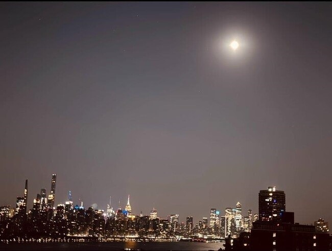 9060 Palisade Ave in North Bergen, NJ - Foto de edificio - Building Photo