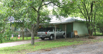 1200 Banister Ln in Austin, TX - Building Photo - Building Photo