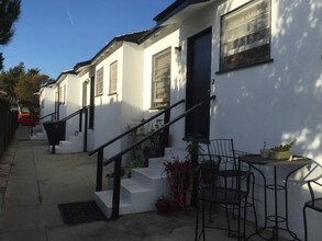 2206-2208 1/2 Ocean Park Blvd in Santa Monica, CA - Foto de edificio - Building Photo