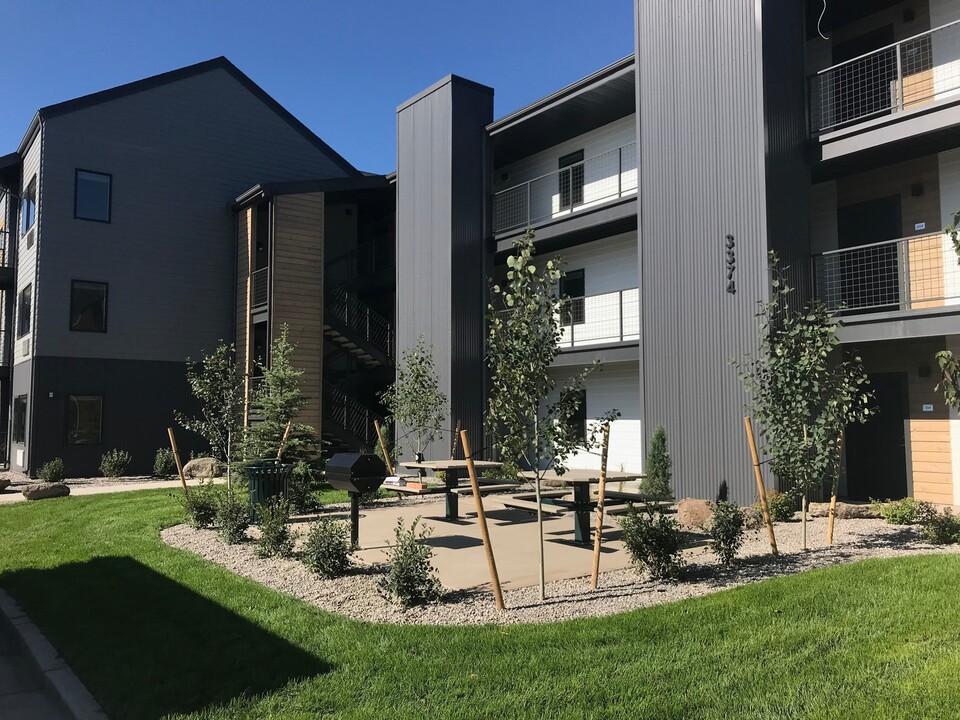 3374 N 27th Ave in Bozeman, MT - Foto de edificio