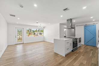 1188 W Camino Real in Boca Raton, FL - Building Photo - Building Photo