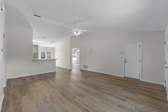 147 Cabana Way in Crestview, FL - Building Photo - Building Photo