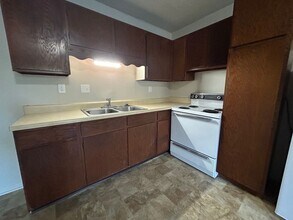 1602 Brookside Dr in Country Club, MO - Building Photo - Building Photo