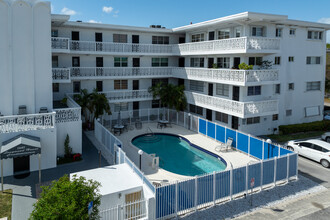 Longwood House Condominium in North Miami, FL - Building Photo - Building Photo