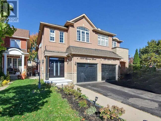 3231 Apricot St in Mississauga, ON - Building Photo - Building Photo