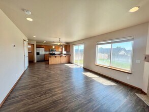 210 Hailey Ct in Ellensburg, WA - Building Photo - Building Photo
