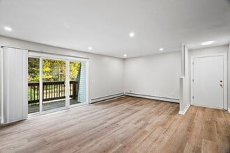 283-435 Oaklawn Ave in Cranston, RI - Building Photo - Building Photo