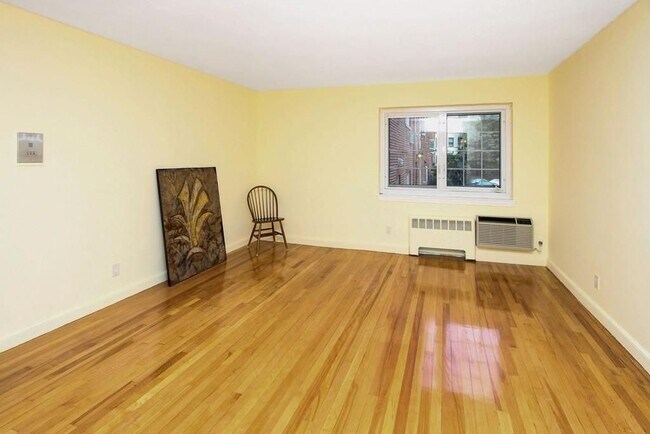 28 St Paul St in Brookline, MA - Building Photo - Building Photo