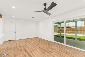 3016 E Turney Ave in Phoenix, AZ - Foto de edificio - Building Photo